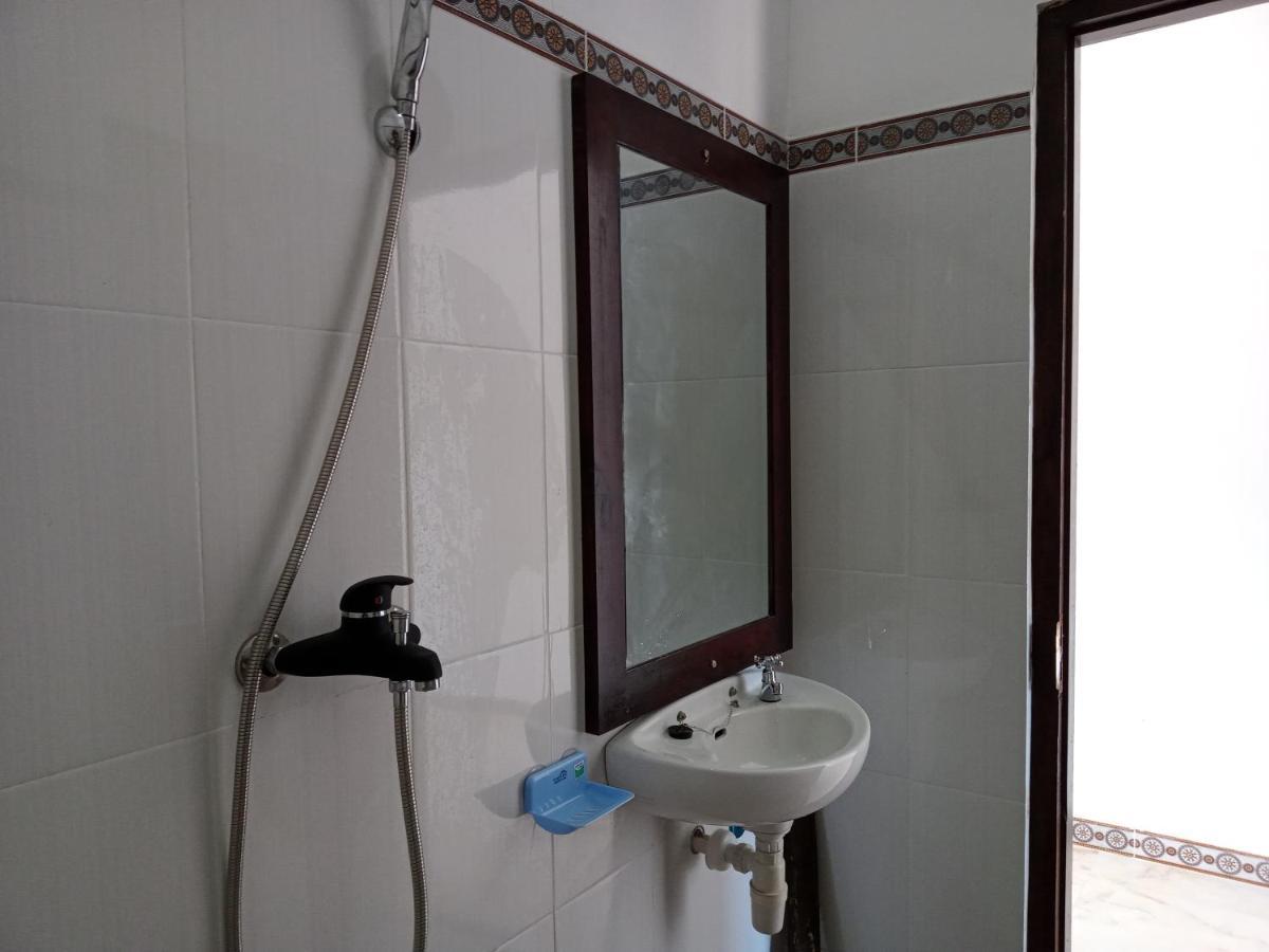 Aris Homestay And Warung Made Мундук Екстер'єр фото